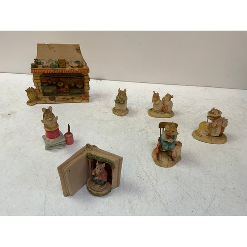 109 - Brambly Hedge Plates and Figures