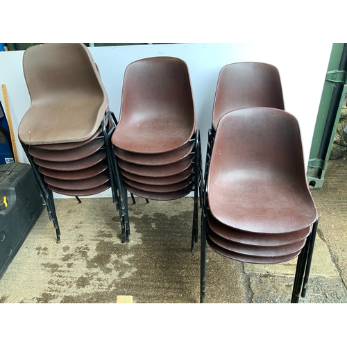 44 - 22x Stacking Chairs