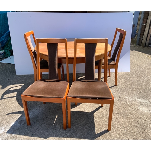 275 - Retro Dining Table and 4x Chairs