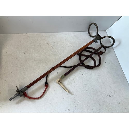 424 - Shooting Stick and Hunting Crop