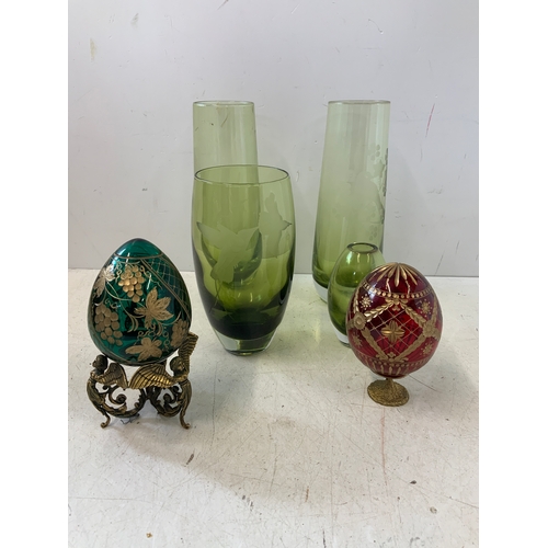 453 - Peterhof Glass Egg and other Glass