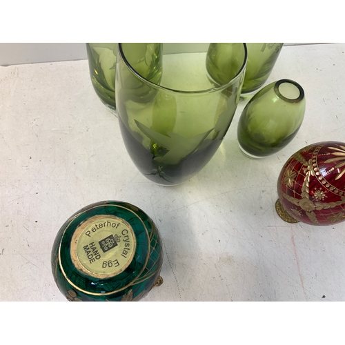 453 - Peterhof Glass Egg and other Glass