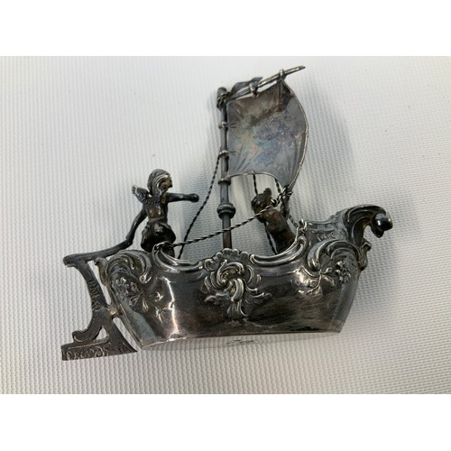 148 - Cherubs in a Silver Boat - 9cm Long - 50g