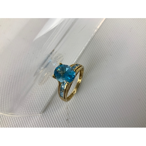 163 - 9ct Gold Topaz Ring - Size V - 3.4g