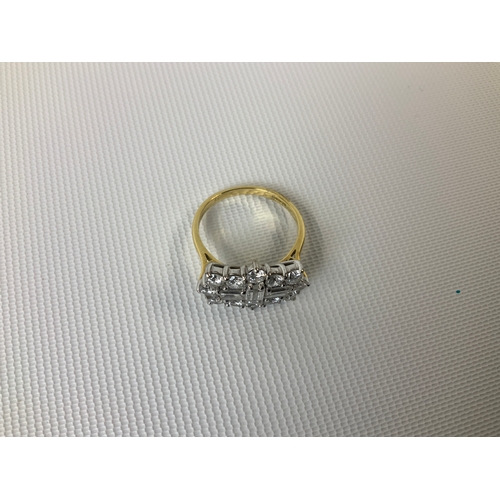 169 - Ring - Marked 750 - Size T - 7.4g
