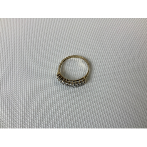 156 - 9ct Gold Ring - Size R
