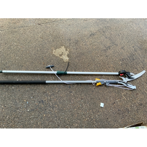 32 - Long Handled Pruner