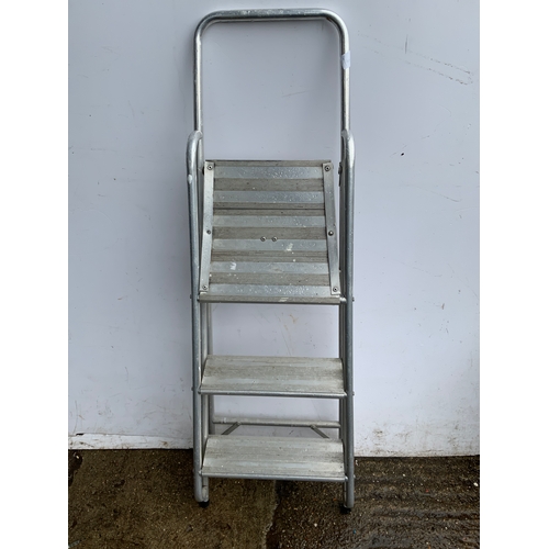104 - Step Ladder
