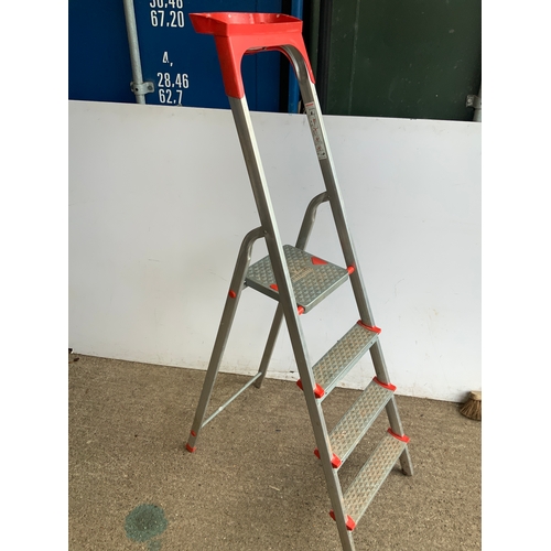 115 - Step Ladders