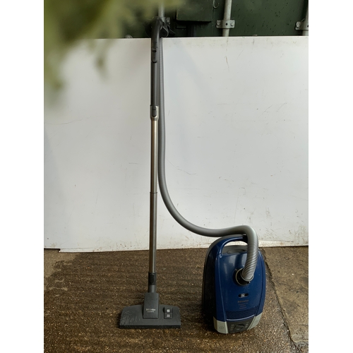 787B - Miele Vacuum