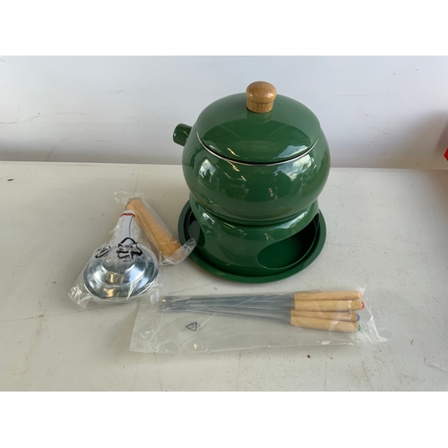 111 - Fondue Set