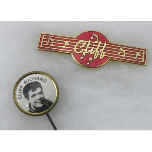 324 - Collection of Sixteen Cliff Richard badges, keyrings and comb with Gaumont Worcester 1962 handbill (... 