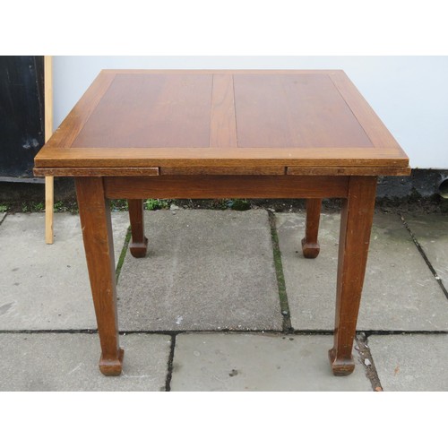 104 - Early 20th century oak draw leaf table. Approx. 74cm H x 88cm Diameter