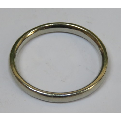 69 - 18ct white gold wedding band. Weight Approx. 2.9G
