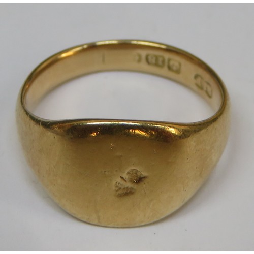 70 - 18ct Gold Signet ring. Weight Approx 5.9G