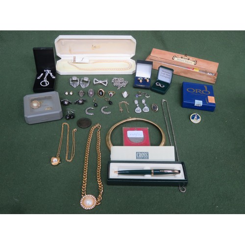 75 - Mixed lot of costume jewellery, coins, etc