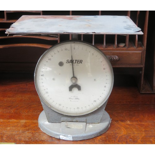 206 - Set of vintage Salter Model 250 weighing scales. Approximately. 39cm H x 41cm w X 31cm D