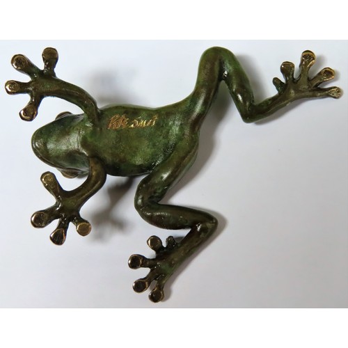 31 - Pete Smit - Cold painted bronze figure of a frog. Approx. 7cms L
