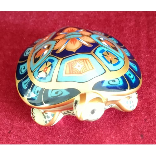 161 - BOXED ROYAL CROWN DERBY TERRAPIN PAPERWEIGHT WITH STOPPER. APPROX. 11.5CM L