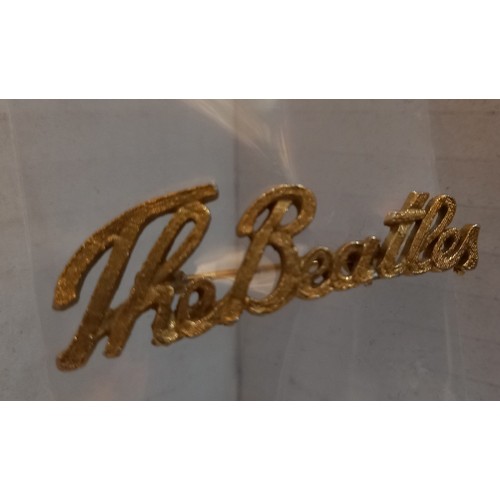 68 - The Beatles script Brooch UK 1964