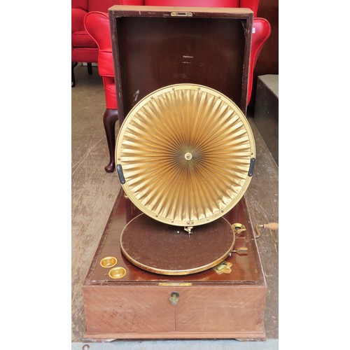 16 - H.M.V (His Masters Voice) Lumiere early 20th century mahogany cased desktop 460 gramophone, with gil... 