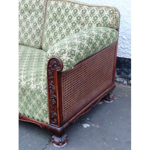 100 - Late 19th/Early 20th century carved oak and bergere framed upholstered day bed. Approx. 77cms H x 18... 