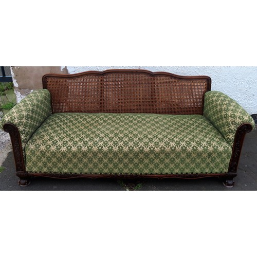 100 - Late 19th/Early 20th century carved oak and bergere framed upholstered day bed. Approx. 77cms H x 18... 