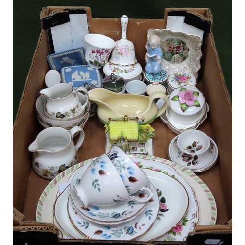 34 - Sundry lot including various teaware, dinnerware, Wedgwood, Royal Doulton, Coalport etc