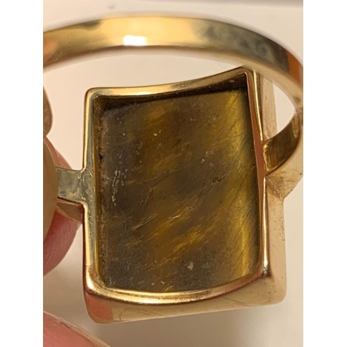 3 - 9ct GOLD RING SET WITH CAT'S EYE INTAGLIO, SIZE R+, TOTAL WEIGHT APPROX 5.2g