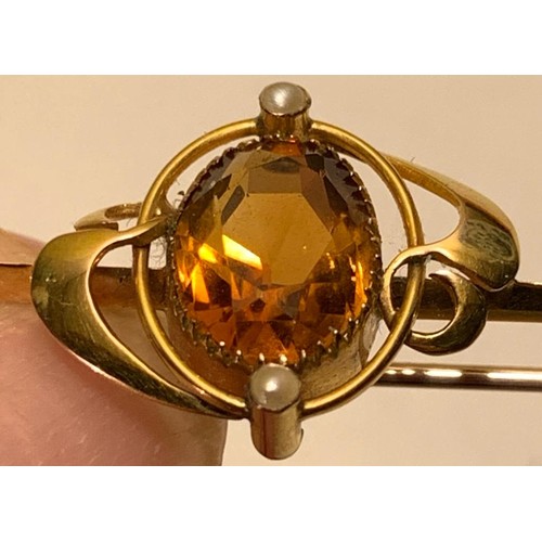 4 - 9ct GOLD BROOCH SET WITH APPROX 3ct CITRINE AND TWO SMALL PEARLS, TOTAL WEIGHT APPROX 2.8g