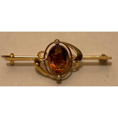 4 - 9ct GOLD BROOCH SET WITH APPROX 3ct CITRINE AND TWO SMALL PEARLS, TOTAL WEIGHT APPROX 2.8g