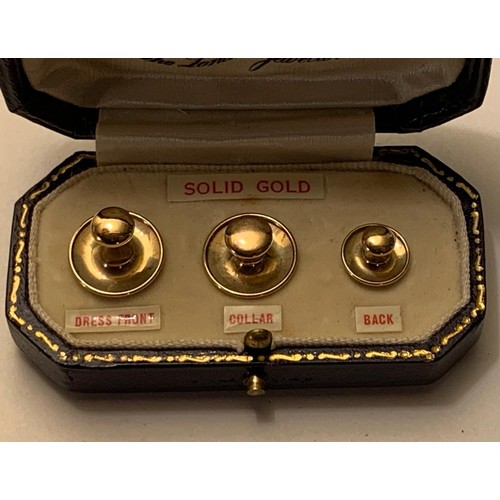 11 - 9ct GOLD CUFFLINKS IN BOX, THREE PIECES, TOTAL WEIGHT APPROX 2.7g