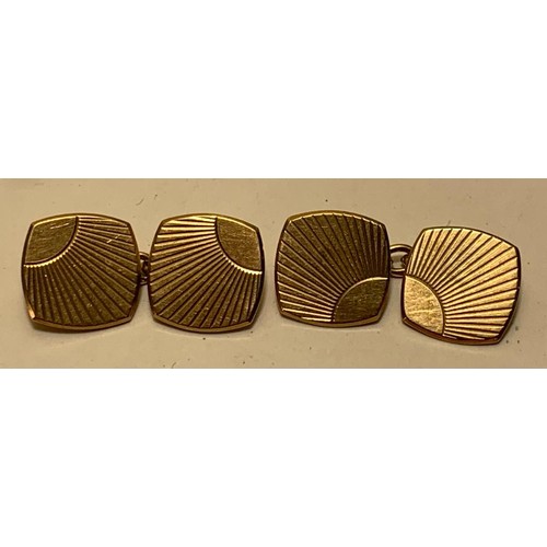 13 - PAIR OF 9ct GOLD SCALLOP SHAPED CUFFLINKS, TOTAL WEIGHT APPROX 6.2g