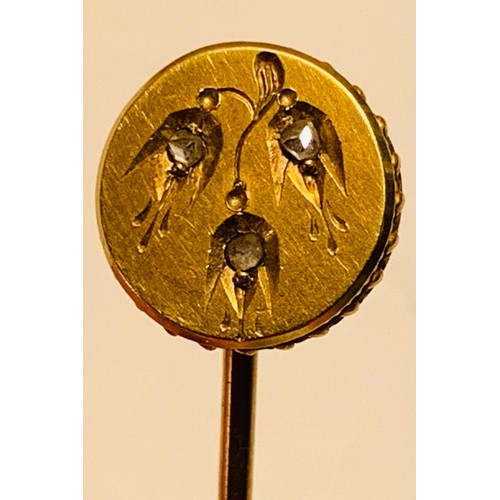 19 - UNMARKED GOLD COLOURED METAL PIN SET WITH THREE VERY SMALL DIAMONDS, TOTAL WEIGHT APPROX 2.3g