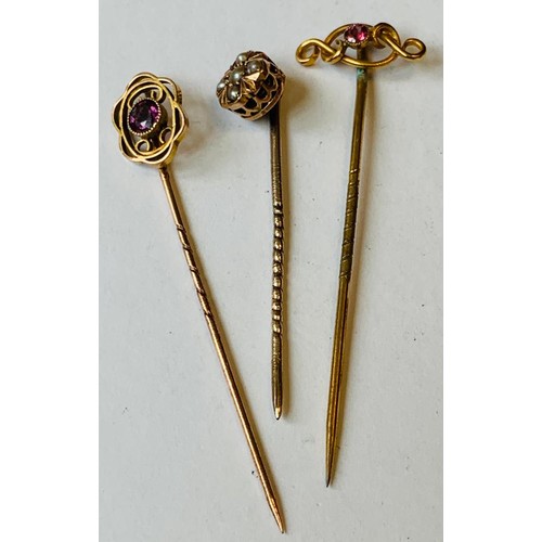 22 - 9ct GOLD PIN SET WITH AMETHYST, ONE UNMARKED YELLOW METAL PIN SET WITH AMETHYST, ONE UNMARKED YELLOW... 