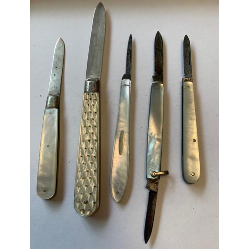 42 - TWO SILVER BLADED FRUIT KNIVES AND THREE BLADED PEN KNIVES