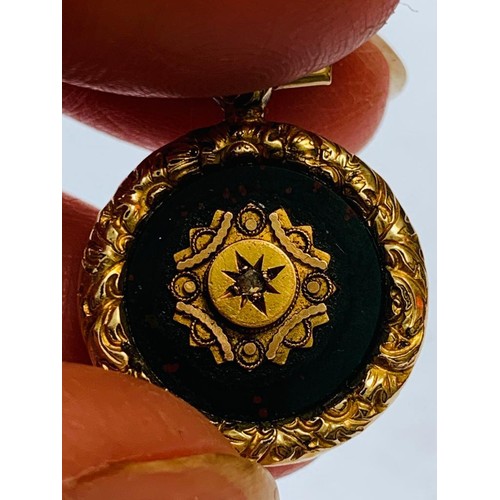 102 - GOLD COLOURED ANTIQUE PENDANT SET WITH BLOOD STONE AND VERY SMALL DIAMOND, TOTAL WEIGHT APPROX 5.57g