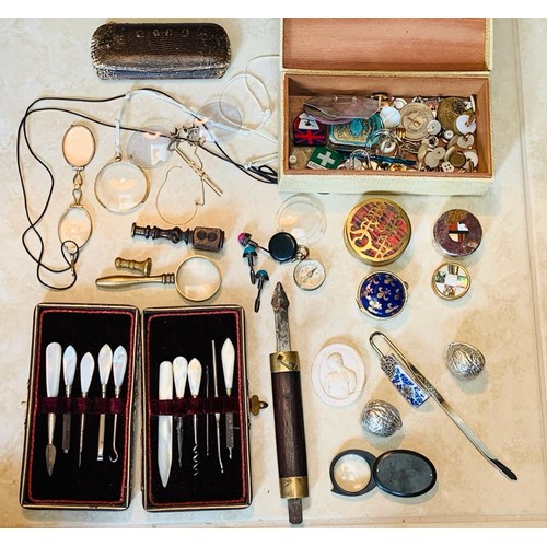 104 - MIX BOX INCLUDING ONE MANICURE SET, ANTIQUE GOLD COLOURED SPECTACLES, FIVE SMALL BOXES, TWO WAX SEAL... 