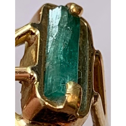 121 - 18ct GOLD RING SET WITH EMERALD, 1ct APPROX, SIZE N+, TOTAL WEIGHT APPROX 4.47g