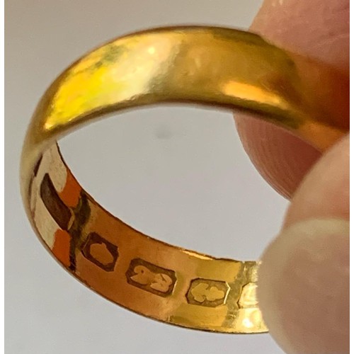126 - 22ct GOLD WEDDING BAND, SIZE I, TOTAL WEIGHT APPROX 2.74g