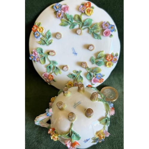 19 - MEISSEN CABINET CUP AND SAUCER. CUP APPROX. 6CM DIAMETER, SAUCER APPROX. 12CM DIAMETER