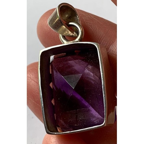 319 - SILVER COLOURED PENDANT SET WITH LARGE AMETHYST, WEIGHT APPROX 12.5g, SILVER 925 PENDANT SET WITH A ... 