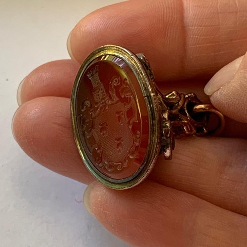 324 - ANTIQUE GOLD COLOURED LARGE CARNELIAN SEAL PENDANT WITH COAT OF ARMS, TOTAL WEIGHT APPROX 11.6g