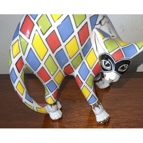 32 - CERAMIC HARLEQUIN FIGURE OF A CAT, APPROXIMATELY 17cm HIGH