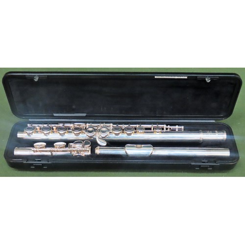 Cased Yamaha silver plated sectional flute, model number 211