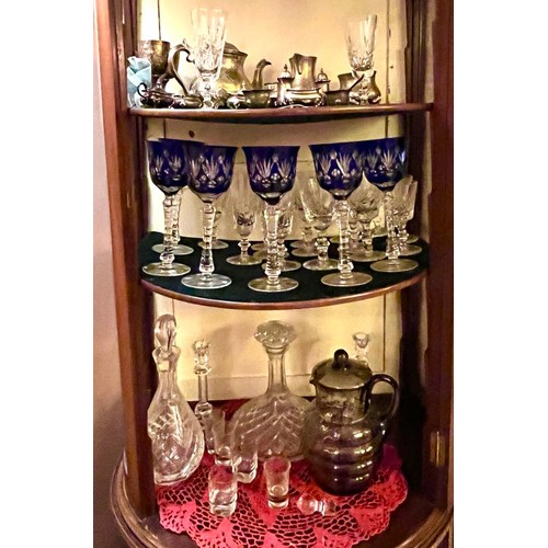 56 - DISPLAY CABINET CONTENTS INCLUDING SEVEN PIECE SILVER CRUET SET, SIX HOCK GLASSES PLUS OTHER SUNDRIE... 