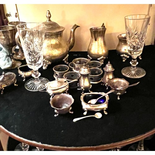 56 - DISPLAY CABINET CONTENTS INCLUDING SEVEN PIECE SILVER CRUET SET, SIX HOCK GLASSES PLUS OTHER SUNDRIE... 