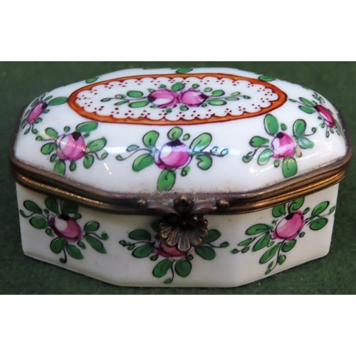 258 - 19th century porcelain pill box, in the Serves manner