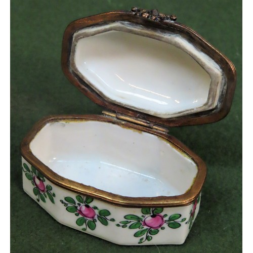 258 - 19th century porcelain pill box, in the Serves manner