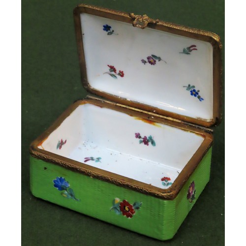 139 - 19th century handpainted and floral decorated storage box. Approx. 4.5cm H x 9cm W x 6.5cm D